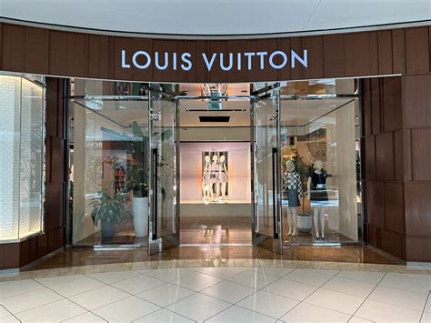 louis vuitton aventura mall.